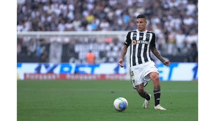 Guilherme Arana jogador do Atletico-MG durante partida contra o Corinthians no estadio Arena Corinthians pelo campeonato Brasileiro A 2024.