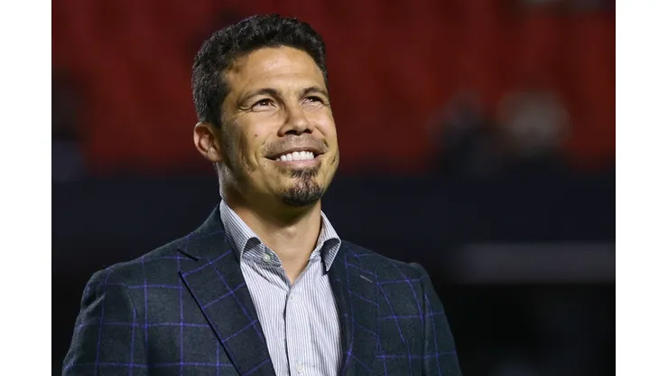 Hernanes recebendo homenagem do São Paulo em 2022.