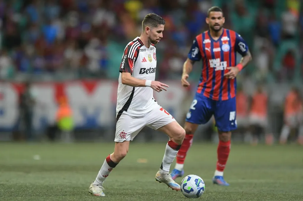 BA – SALVADOR – 05/10/2025 – BRASILEIRO A 2025, BAHIA X FLAMENGO – Jorginho jogador do Flamengo durante partida contra o Bahia no estadio Fonte Nova pelo campeonato Brasileiro A 2025. Foto: Jhony Pinho/AGIF