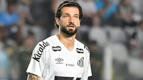 Lautaro Díaz mandou a real no Santos – Foto: Jota Erre/AGIF.