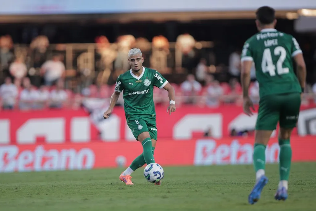 SP – SAO PAULO – 05/10/2025 – BRASILEIRO A 2025, SAO PAULO X PALMEIRAS – Andreas Pereira jogador do Palmeiras durante partida contra o Sao Paulo no estadio Morumbi pelo campeonato Brasileiro A 2025. Foto: Ettore Chiereguini/AGIF