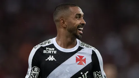 Paulo Henrique durante confronto contra o Flamengo no Brasileirão 2025.