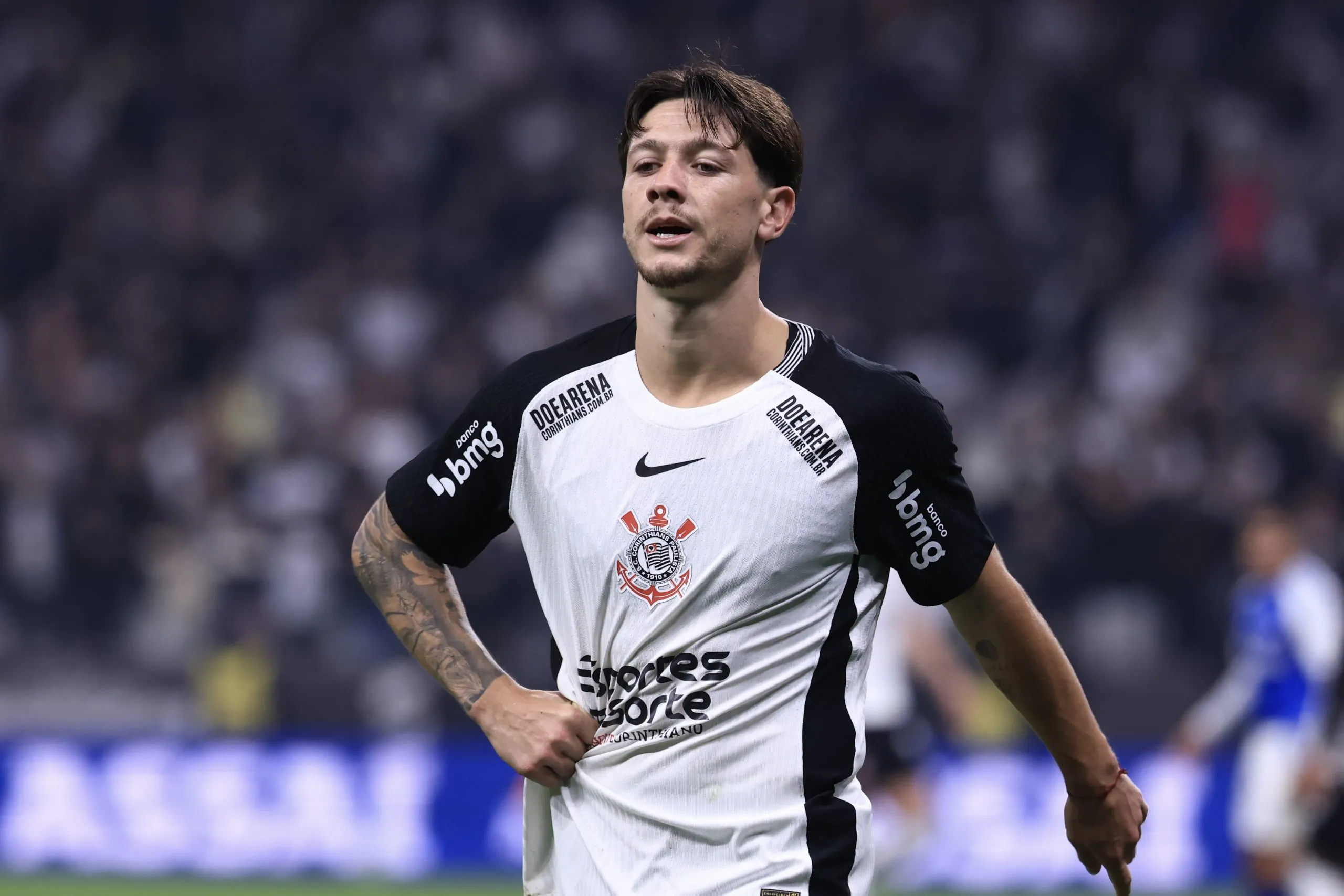 Rodrigo Garro durante partida contra o Cruzeiro no Campeonato Brasileiro de 2025. Foto: Marcello Zambrana/AGIF