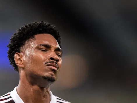 Vitinho, ex-Inter, passa por cirurgia no Corinthians