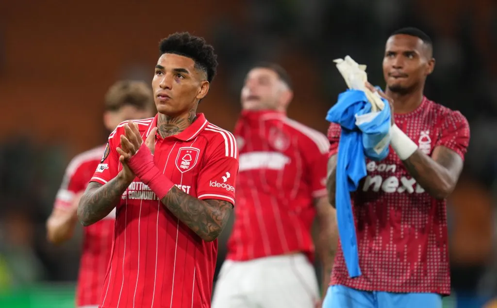 SEVILLE, SPAIN – SEPTEMBER 24: Igor Jesus of Nottingham Forest applauds the fans at full-time following the team’s draw in the UEFA Europa League 2025/26 League Phase MD1 match between Real Betis Balompie and Nottingham Forest FC at La Cartuja de Sevilla on September 24, 2025 in Seville, Spain. (Photo by Aitor Alcalde/Getty Images)