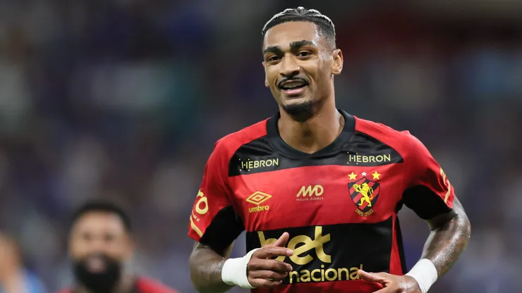 Derik Lacerda jogador do Sport comemora seu gol durante partida contra o Cruzeiro no estadio Mineirao pelo campeonato Brasileiro A 2025. Foto: Gilson Lobo/AGIF