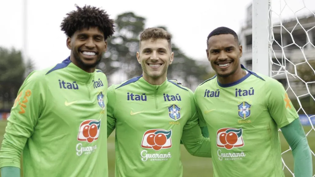 Hugo Souza, Bento e John, goleiros convocados pela Seleção Brasileira. FOTO: @rafaelribeirorio / CBF