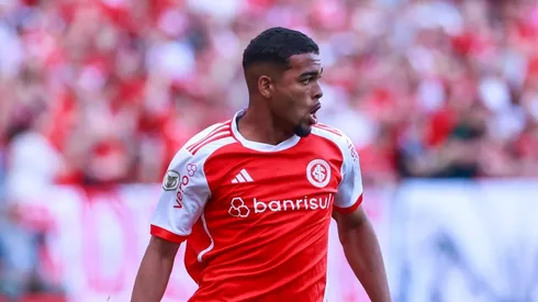 Gustavo Prado jogador do Internacional durante partida contra o Gremio no estadio Beira-Rio pelo campeonato Brasileiro A 2024. Foto: Luiz Erbes/AGIF