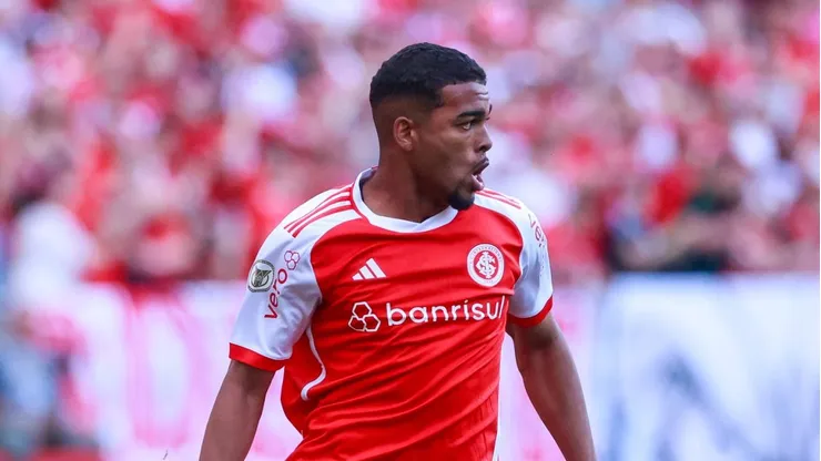 Gustavo Prado jogador do Internacional durante partida contra o Gremio no estadio Beira-Rio pelo campeonato Brasileiro A 2024. Foto: Luiz Erbes/AGIF