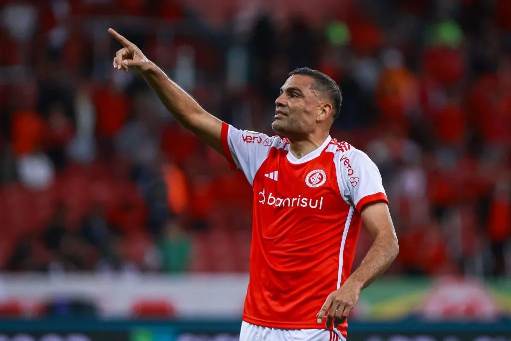 RS – PORTO ALEGRE – 16/09/2024 – BRASILEIRO A 2024, INTERNACIONAL X CUIABA – Gabriel Mercado jogador do Internacional comemora seu gol durante partida contra o Cuiaba no estadio Beira-Rio pelo campeonato Brasileiro A 2024. Foto: Maxi Franzoi/AGIF