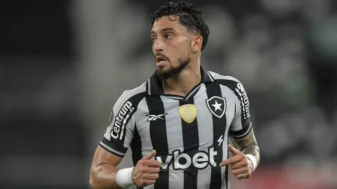 Alex Telles está perto de retornar em Botafogo x Flamengo