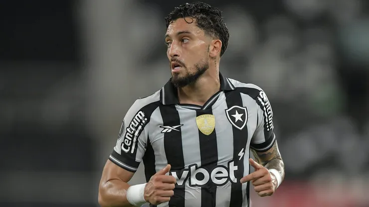 Alex Telles está perto de retornar em Botafogo x Flamengo