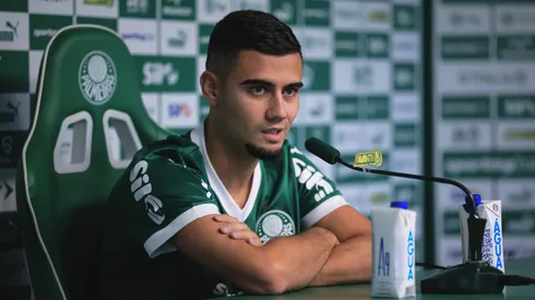 Andreas Pereira fala aos jornalista durante sua apresentacao oficial como jogador do Palmeiras em coletiva de imprensa realizada no CT Academia de Futebol.