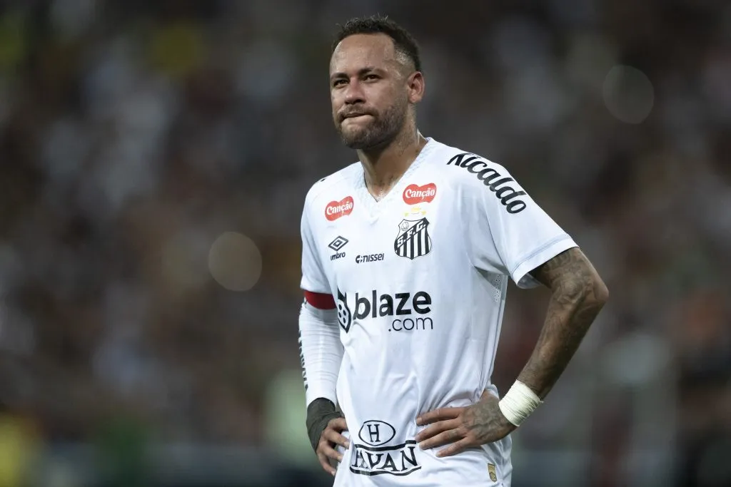 RJ – RIO DE JANEIRO – 13/04/2025 – BRASILEIRO A 2025, FLUMINENSE X SANTOS – Neymar Jr jogador do Santos lamenta apos partida contra o Fluminense no estadio Maracana pelo campeonato Brasileiro A 2025. Foto: Jorge Rodrigues/AGIF