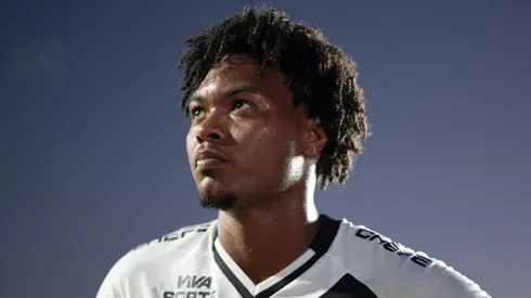GB jogador do Vasco depois da partida contra o Vitoria no estadio Sao Januario pelo campeonato Brasileiro A 2025. Foto: Jorge Rodrigues/AGIF