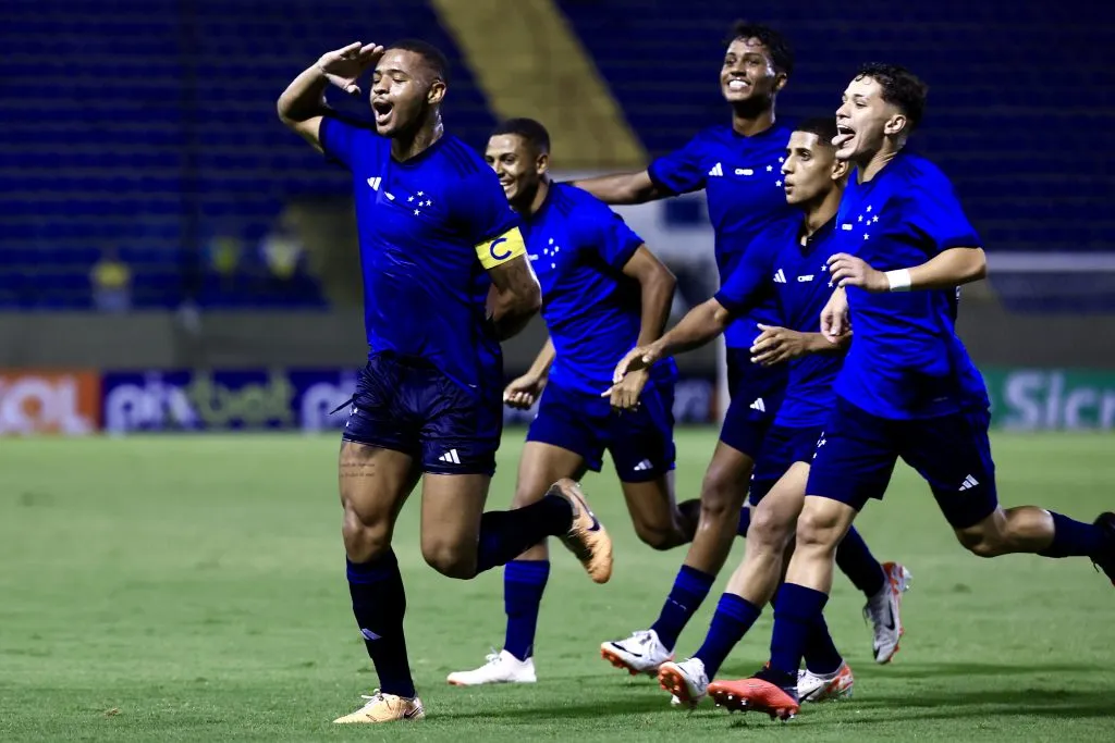 Pedrão comemorando gol pelo Cruzeiro na Copinha 2024 – Foto: Marcello Zambrana/AGIF