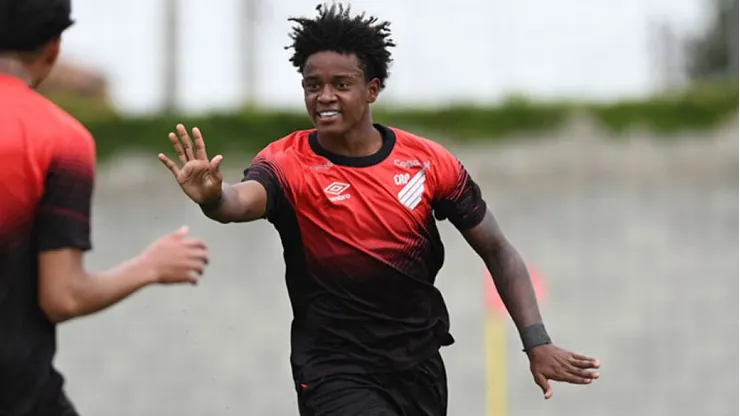 Bruninho, do Athletico-PR, vira alvo de clubes europeus