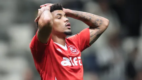 Juninho sofreu uma lesão no Internacional