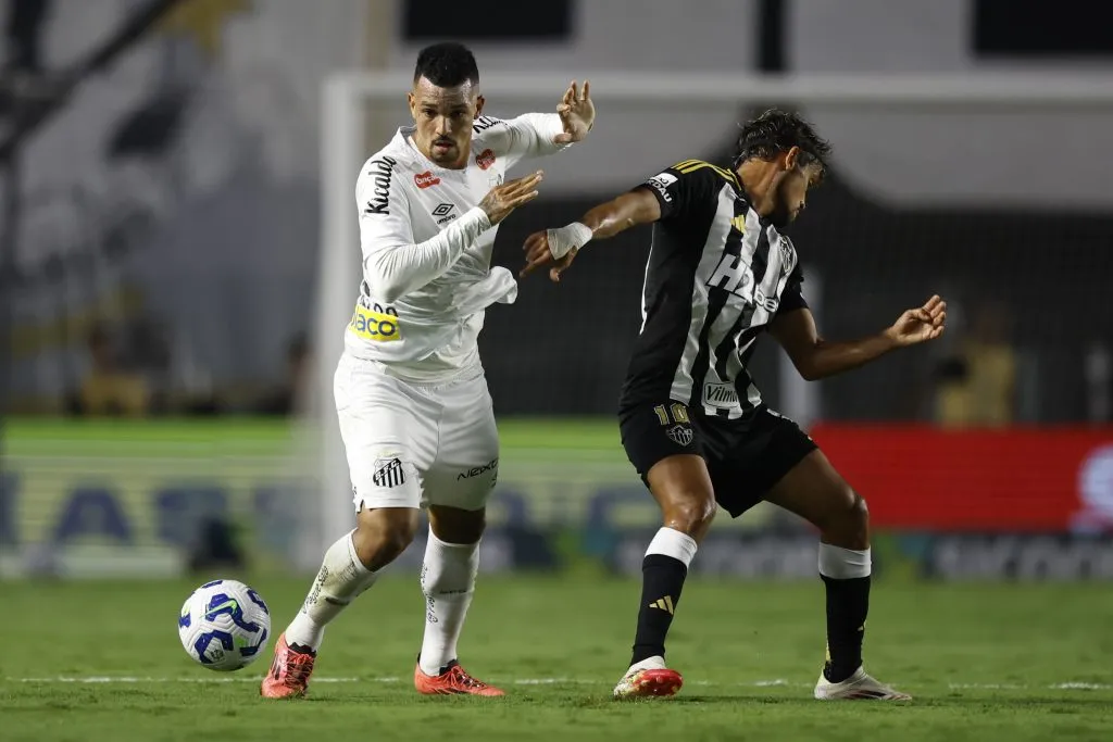 Zé Ivaldo atuando em Santos x Atlético-MG (Photo by Miguel Schincariol/Getty Images)
