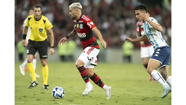 De Arrascaeta jogador do Flamengo durante partida contra o Racing no estadio Maracana pelo campeonato Libertadores 2023.