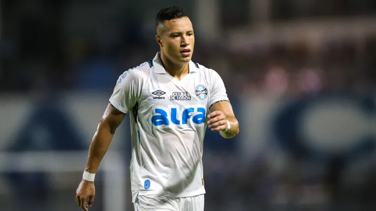 Marlon, lateral-esquerdo do Grêmio. Foto: AGIF