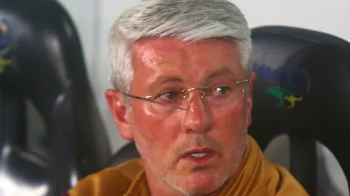 Odair Hellmann durante confronto contra o Operário na Série B de 2025.