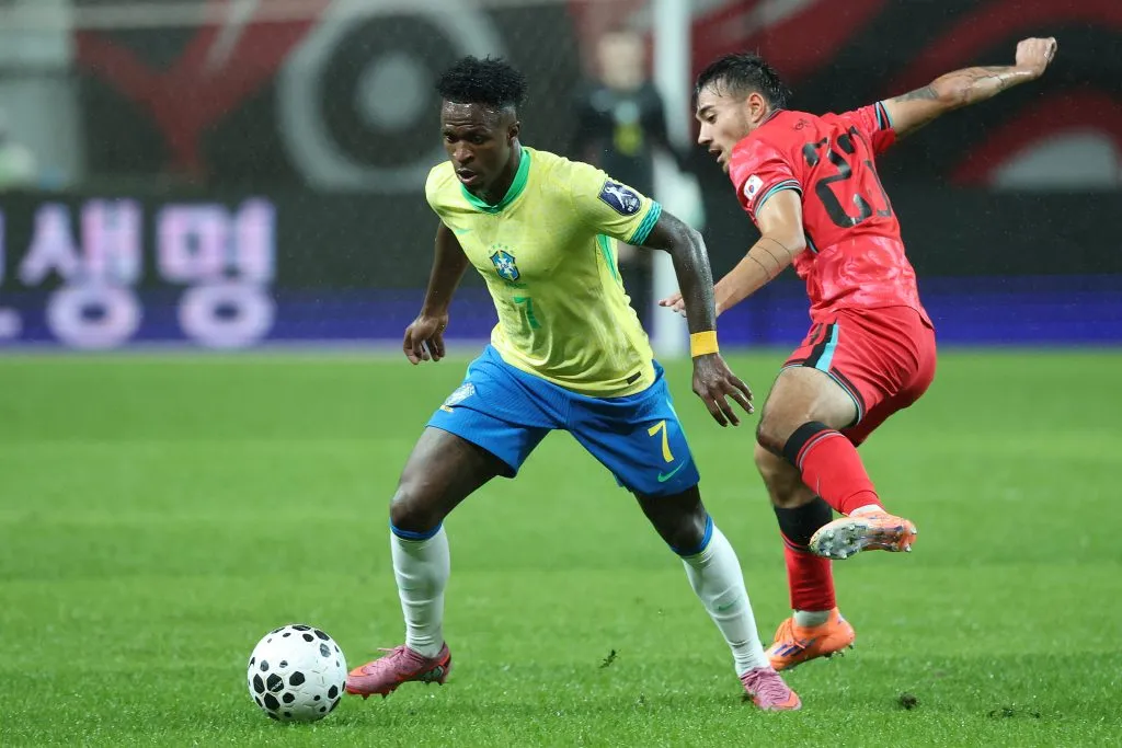 SEOUL, SOUTH KOREA – OCTOBER 10: Vinicius Junior of Brazil (L) controls the ball against Jens Castrop of South Korea (R) during the international friendly between South Korea and Brazil at Seoul World Cup Stadium on October 10, 2025 in Seoul, South Korea. (Photo by Chung Sung-Jun/Getty Images)