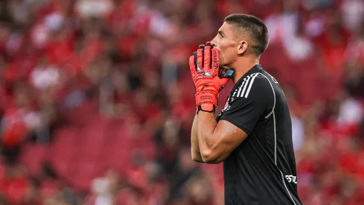 Sergio Rochet goleiro do Internacional durante partida contra o Fluminense no estadio Beira-Rio pelo campeonato Brasileiro A 2024.