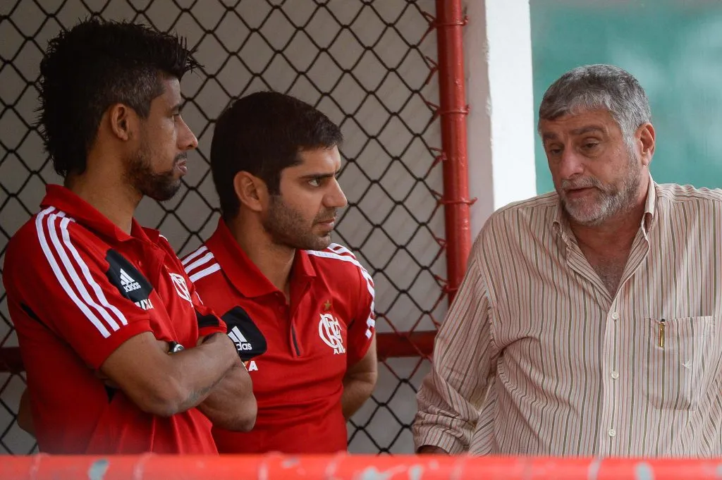 Runco (D) durante treino do Flamengo em 2013. Foto: Pedro Martins/AGIF
