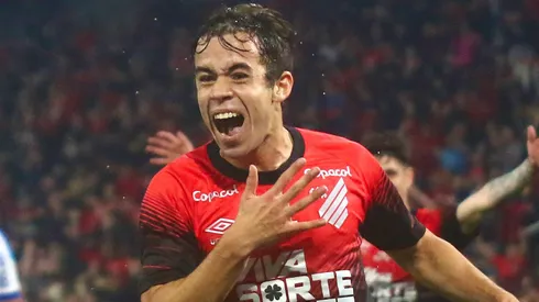 Dudu durante confronto contra o Paysandu na Série B de 2025. Foto: Gabriel Machado/AGIF