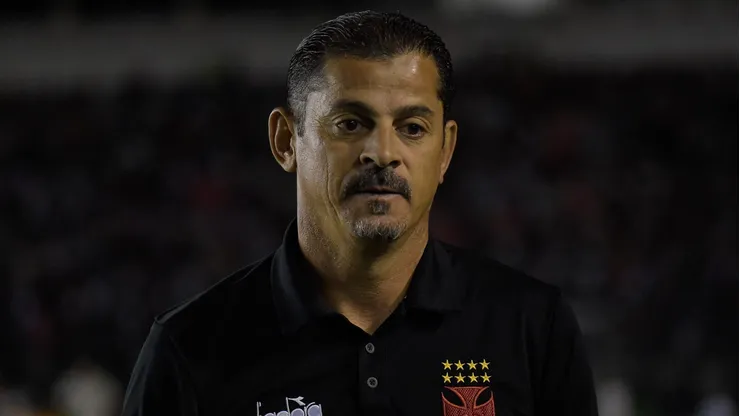 RJ - Rio de Janeiro - 22/11/2018 - Brasileiro A 2018, Vasco x Sao Paulo - Valdir Bigode auxiliar tecnico do Vasco durante partida contra o Sao Paulo no estadio Sao Januario pelo campeonato Brasileiro A 2018. Foto: Thiago Ribeiro/AGIF