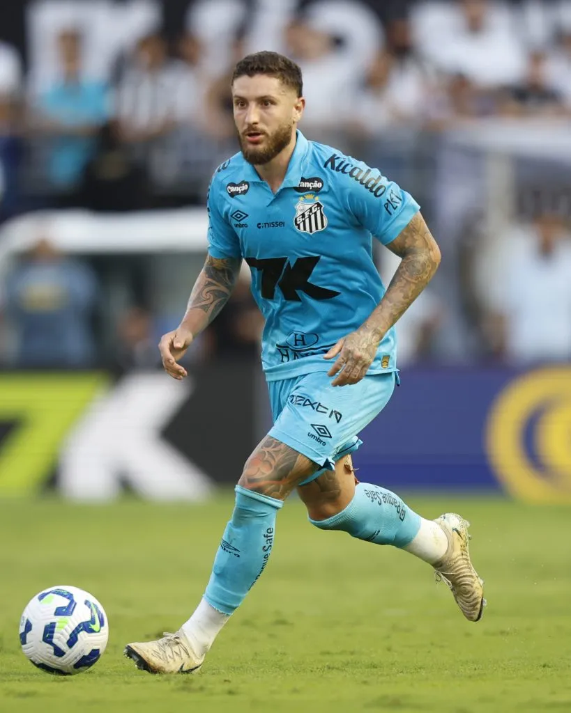 Zé Rafael atuando no Santos – (Photo by Miguel Schincariol/Getty Images)