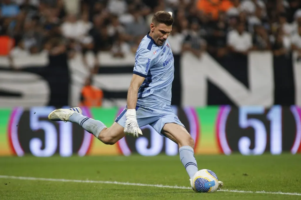 João Ricardo atuando no Fortaleza –  (Photo by Miguel Schincariol/Getty Images)