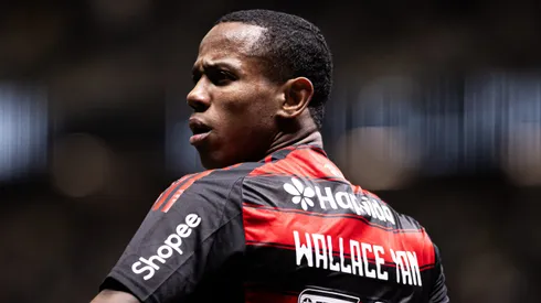 MG – BELO HORIZONTE – 06/08/2025 – COPA DO BRASIL 2025, ATLETICO-MG X FLAMENGO – Wallace Yan jogador do Flamengo durante partida contra o Atletico-MG no estadio Arena MRV pelo campeonato Copa Do Brasil 2025. Foto: Mateus Dutra/AGIF