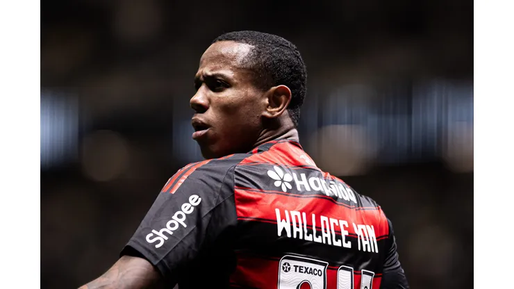 MG - BELO HORIZONTE - 06/08/2025 - COPA DO BRASIL 2025, ATLETICO-MG X FLAMENGO - Wallace Yan jogador do Flamengo durante partida contra o Atletico-MG no estadio Arena MRV pelo campeonato Copa Do Brasil 2025. Foto: Mateus Dutra/AGIF