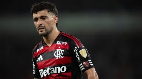 RJ – RIO DE JANEIRO – 18/09/2025 – COPA LIBERTADORES 2025, FLAMENGO X ESTUDIANTES – De Arrascaeta jogador do Flamengo durante partida contra o Estudiantes no estadio Maracana pelo campeonato Copa Libertadores 2025. Foto: Jorge Rodrigues/AGIF