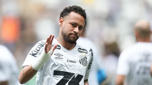 MG – BELO HORIZONTE – 14/09/2025 – BRASILEIRO A 2025, ATLETICO-MG X SANTOS – Neymar jogador do Santos durante aquecimento antes da partida contra o Atletico-MG no estadio Arena MRV pelo campeonato Brasileiro A 2025. Foto: Gilson Lobo/AGIF