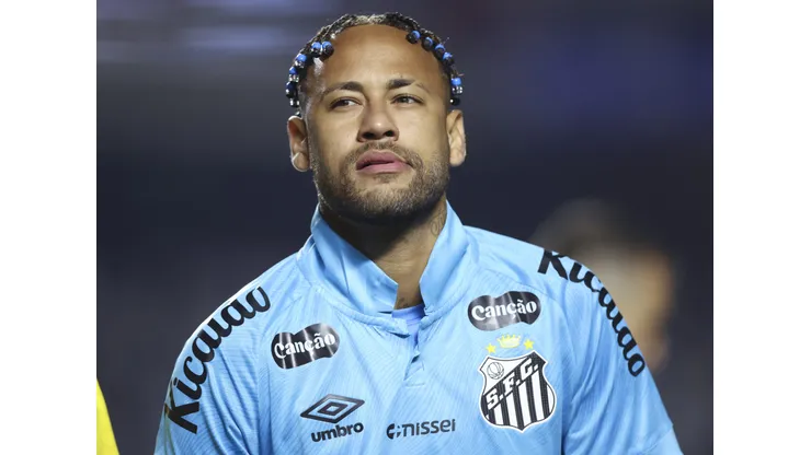 Neymar durante confronto contra o Juventude no Brasileirão 2025.
