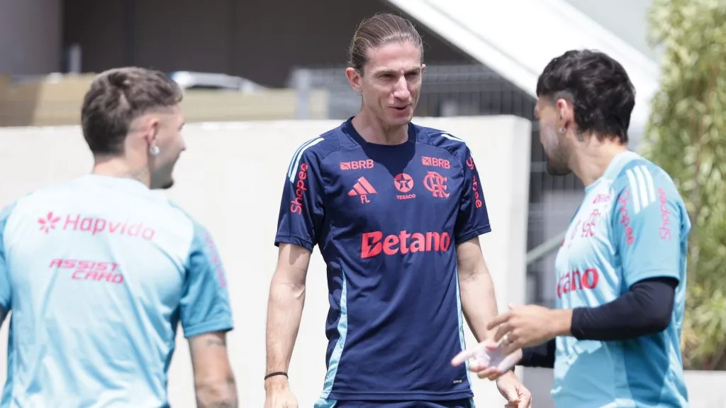 Filipe Luís durante treinamento no Ninho da Gávea. Foto: Gilvan de Souza/Flamengo