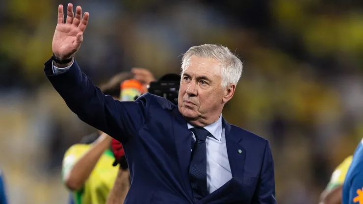RIO DE JANEIRO, BRAZIL - SEPTEMBER 04: Carlo Ancelotti, Head Coach of Brazil waves to the fans after the match between Brazil and Chile as part of the FIFA World Cup 2026 South American Qualifier at Maracana Stadium on September 04, 2025 in Rio de Janeiro, Brazil. (Photo by Ruano Carneiro/Getty Images)