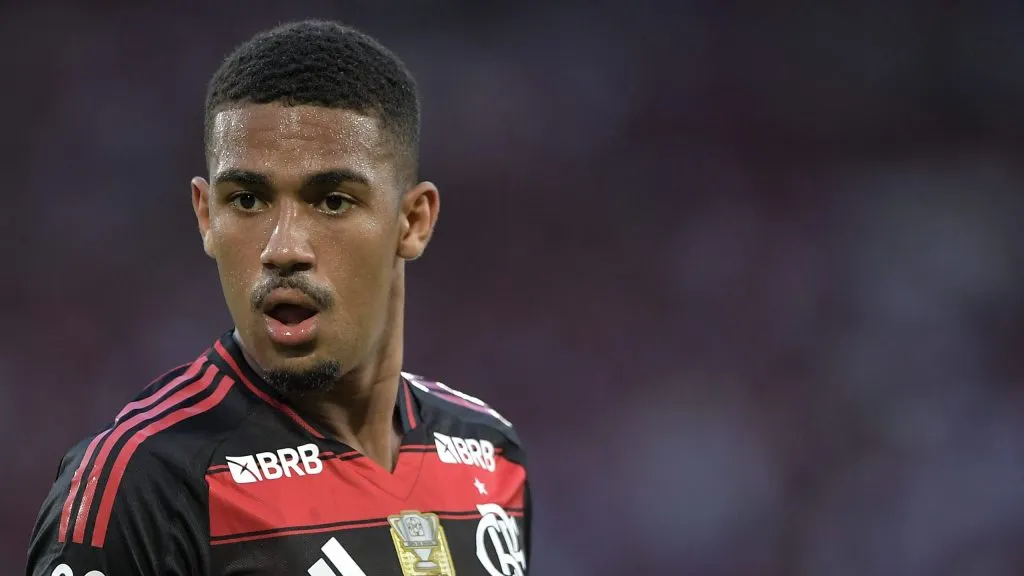 Samuel Lino em campo pelo Flamengo. Foto: Thiago Ribeiro/AGIF