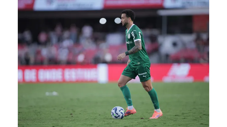 SP - SAO PAULO - 05/10/2025 - BRASILEIRO A 2025, SAO PAULO X PALMEIRAS - Felipe Anderson jogador do Palmeiras durante partida contra o Sao Paulo no estadio Morumbi pelo campeonato Brasileiro A 2025. Foto: Ettore Chiereguini/AGIF
