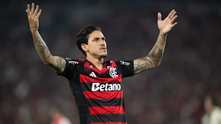 RJ - RIO DE JANEIRO - 18/09/2025 - COPA LIBERTADORES 2025, FLAMENGO X ESTUDIANTES - Pedro jogador do Flamengo comemora seu gol durante partida contra o Estudiantes no estadio Maracana pelo campeonato Copa Libertadores 2025. Foto: Jorge Rodrigues/AGIF