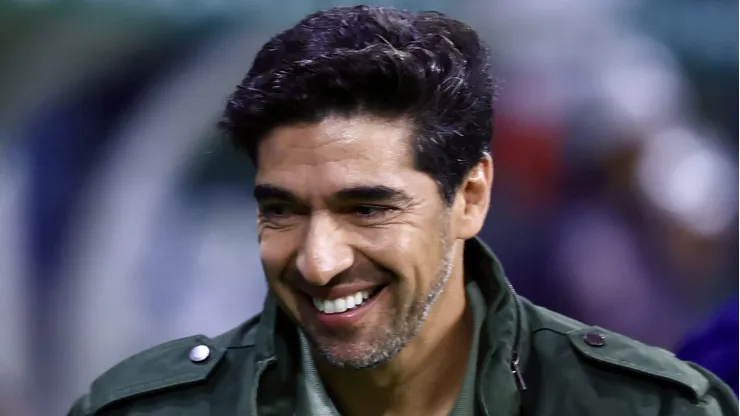 Abel Ferreira promove mais uma joia ao profissional do Palmeiras