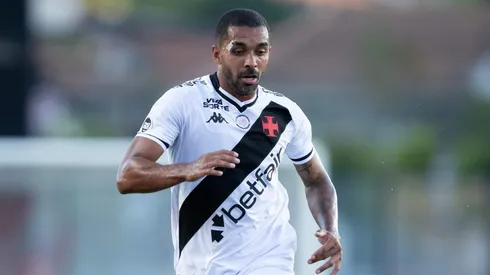Paulo Henrique durante confronto contra o Vitória no Brasileirão 2025.