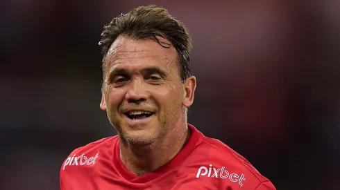 RJ – Rio de Janeiro – 28/12/2022 – AMISTOSO BENEFICENTE 2022 JOGO DAS ESTRELAS – Petkovic jogador do Time do Zico (Vermelho) durante partida contra o Time das Estrelas(Branco) no estadio no estadio do Maracana pela partida beneficente jogo das estrelas de 2022 Foto: Thiago Ribeiro/AGIF