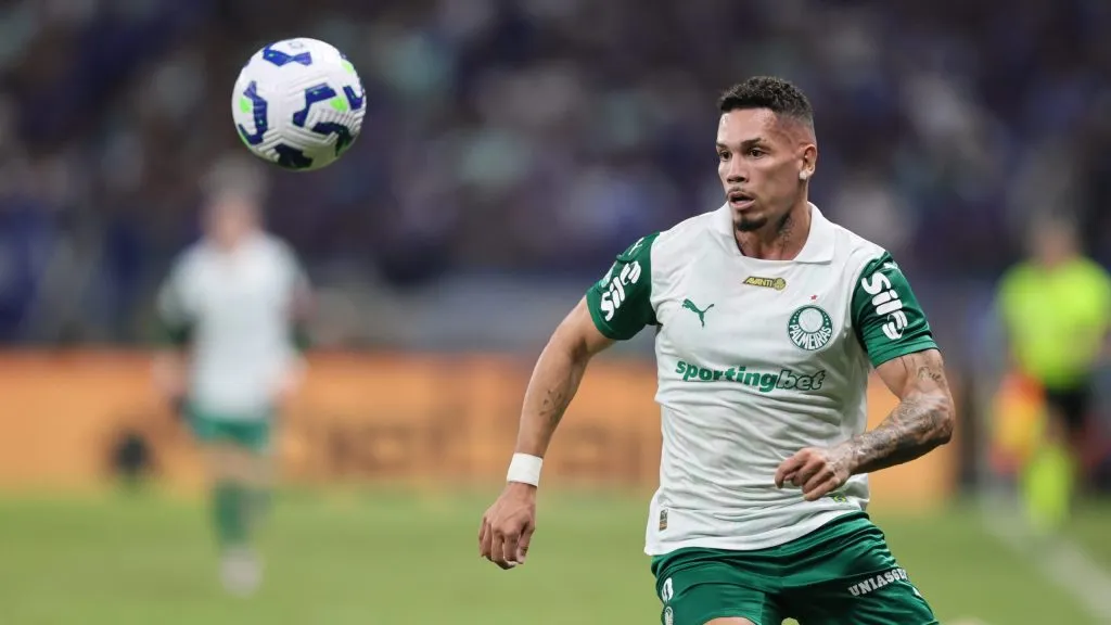 Paulinho em campo pelo Palmeiras. Foto: Gilson Lobo/AGIF