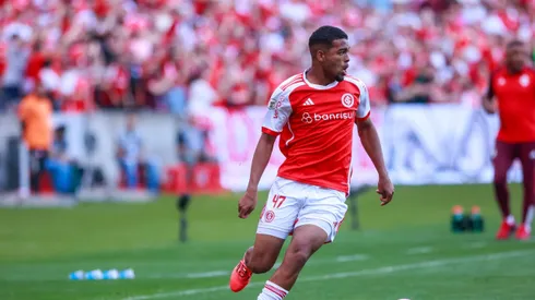 Gustavo Prado jogador do Internacional durante partida contra o Gremio no estadio Beira-Rio pelo campeonato Brasileiro A 2024.