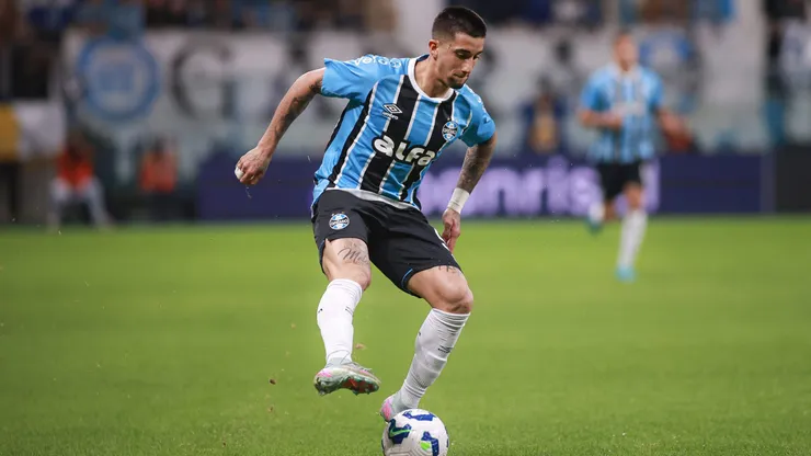 Cristian Olivera jogador do Gremio durante partida contra o Fortaleza no estadio Arena do Gremio pelo campeonato Brasileiro A 2025.
