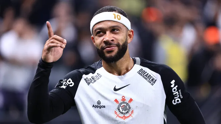 Memphis Depay em ação pelo Corinthians